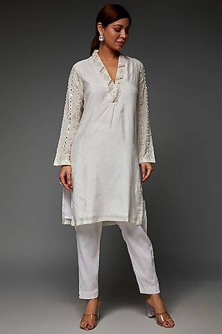 White Russian Silk Kurta Set by Saloni Jain