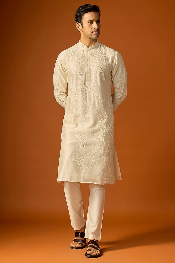 Off-White Silk Embroidered Kurta Set by SAMMOHAN at Pernia's Pop Up Shop