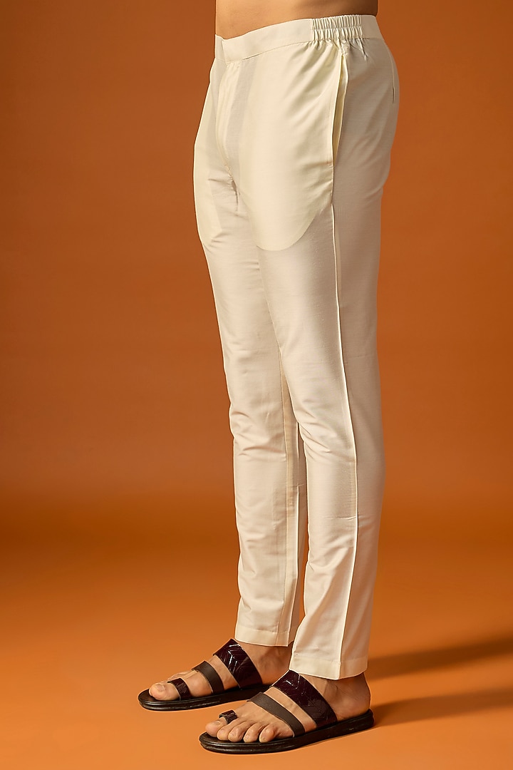 Off-White Silk Embroidered Kurta Set by SAMMOHAN at Pernia's Pop Up Shop