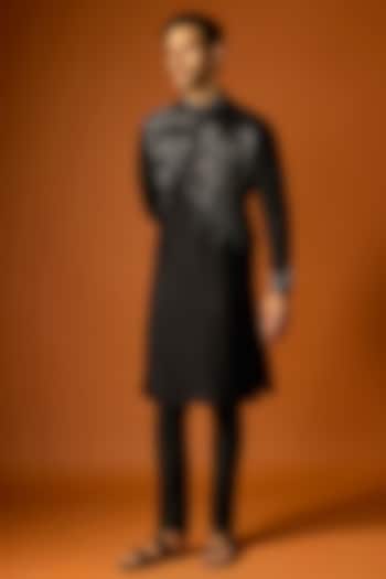 Purple Silk Embroidered Kurta Set by SAMMOHAN at Pernia's Pop Up Shop