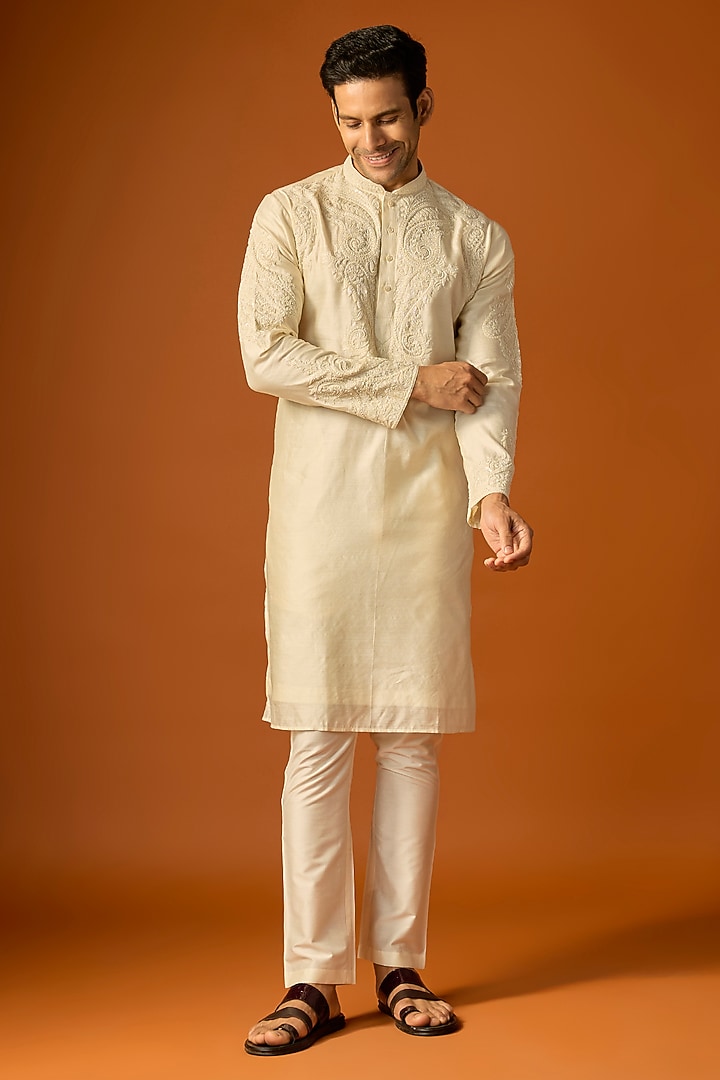 Off-White Silk Embroidered Kurta Set by SAMMOHAN at Pernia's Pop Up Shop
