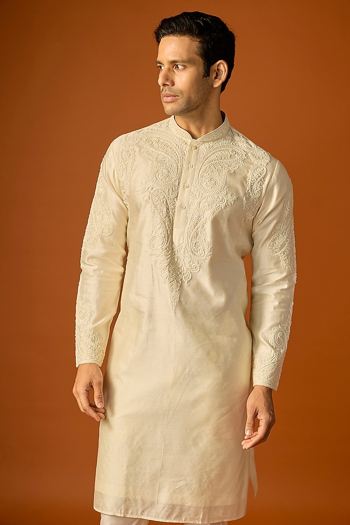 Off-White Silk Embroidered Kurta Set by SAMMOHAN at Pernia's Pop Up Shop