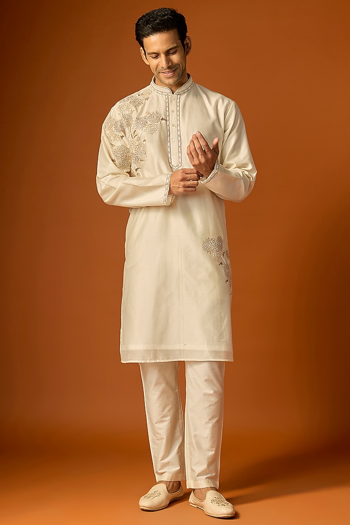 Off-White Silk Embroidered Kurta Set by SAMMOHAN at Pernia's Pop Up Shop