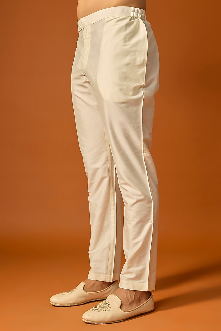 Off-White Silk Embroidered Kurta Set by SAMMOHAN at Pernia's Pop Up Shop