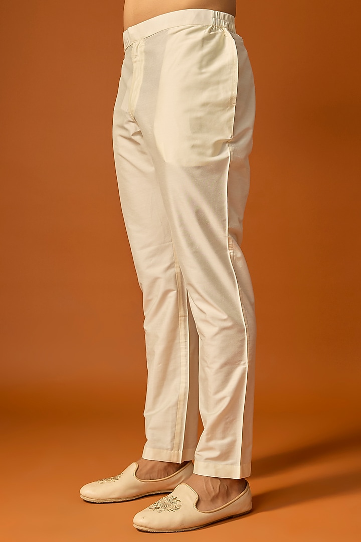 Off-White Silk Embroidered Kurta Set by SAMMOHAN at Pernia's Pop Up Shop