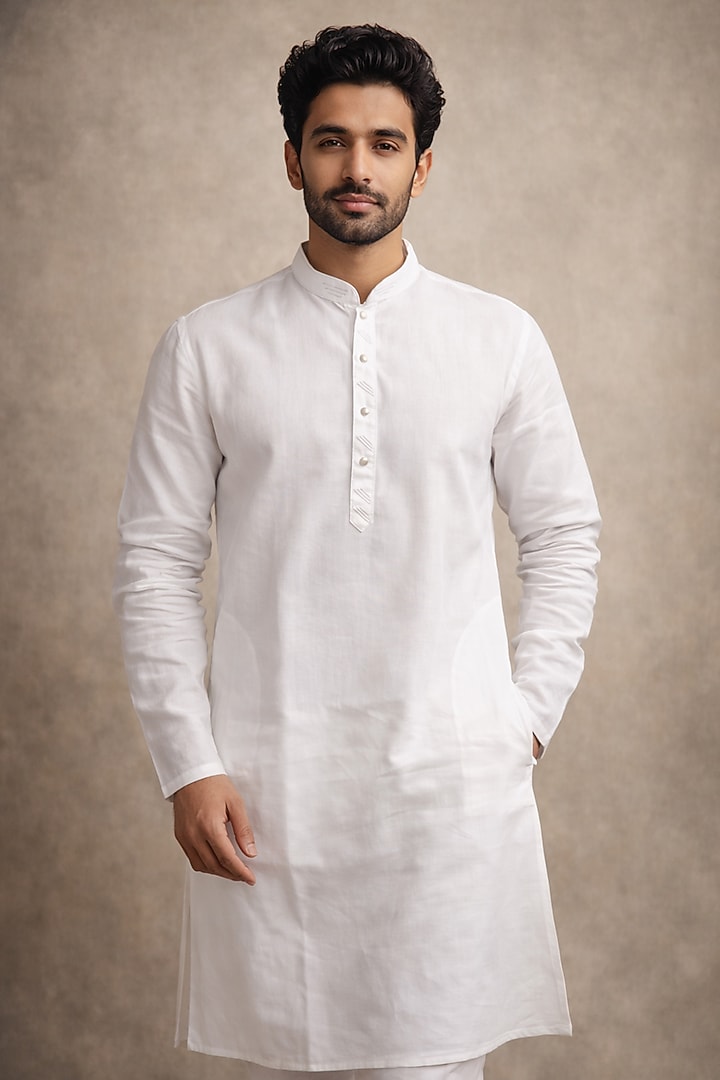 Off-White Chanderi Kurta by SAMMOHAN at Pernia's Pop Up Shop