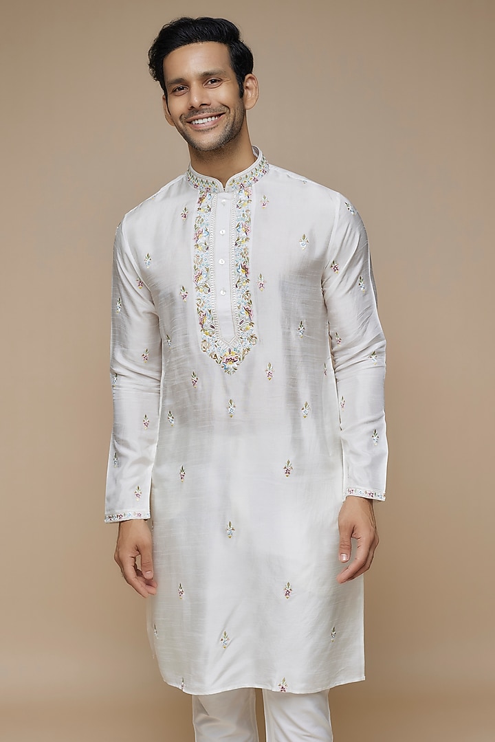 White Tussar Hand & Machine Embroidered Handcrafted Kurta Set by SAMMOHAN at Pernia's Pop Up Shop