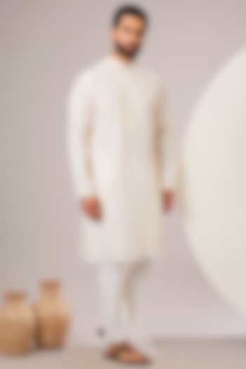 Off-White Silk Kurta Set by SAMMOHAN at Pernia's Pop Up Shop