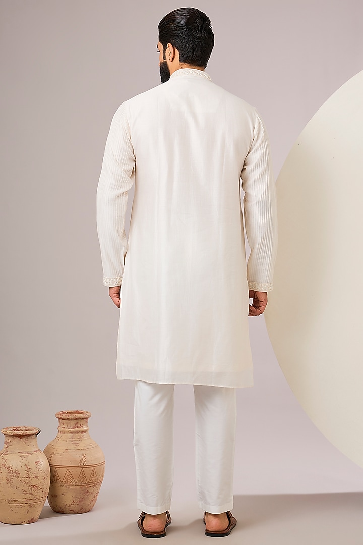 Off-White Silk Kurta Set by SAMMOHAN at Pernia's Pop Up Shop