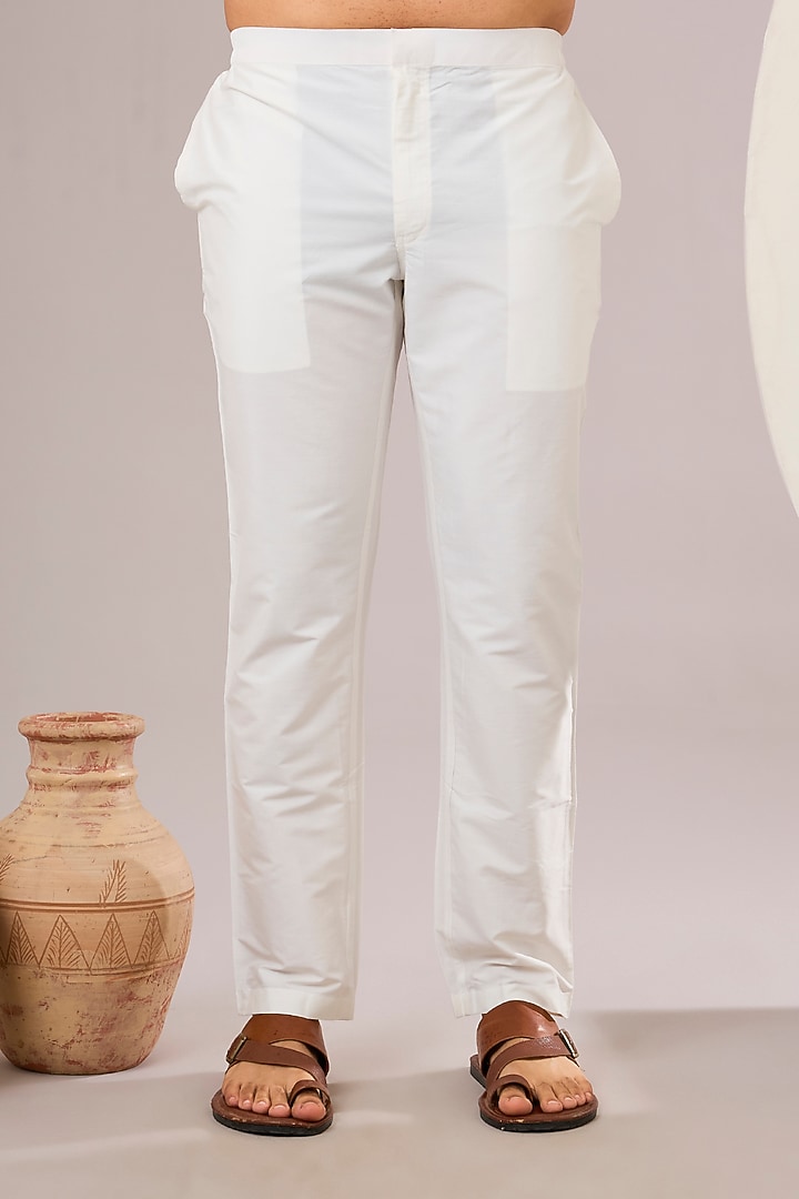 Off-White Silk Kurta Set by SAMMOHAN at Pernia's Pop Up Shop