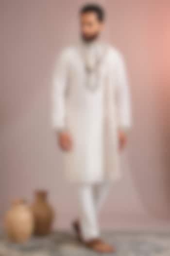 Off-White Silk Kurta Set by SAMMOHAN at Pernia's Pop Up Shop
