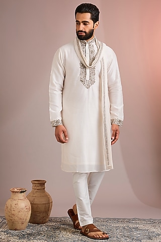Off-White Silk Kurta Set by SAMMOHAN