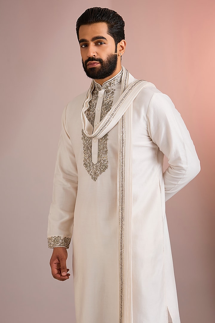 Off-White Silk Kurta Set by SAMMOHAN at Pernia's Pop Up Shop