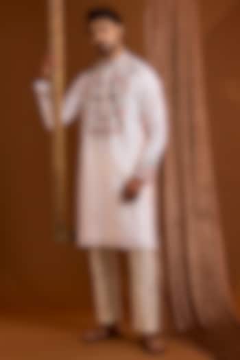 Off-White Silk Kurta Set by SAMMOHAN at Pernia's Pop Up Shop