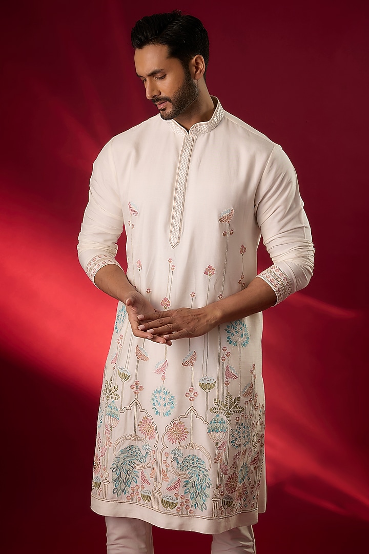 Off-White Tussar Hand & Machine Embroidered Kurta Set by SAMMOHAN at Pernia's Pop Up Shop