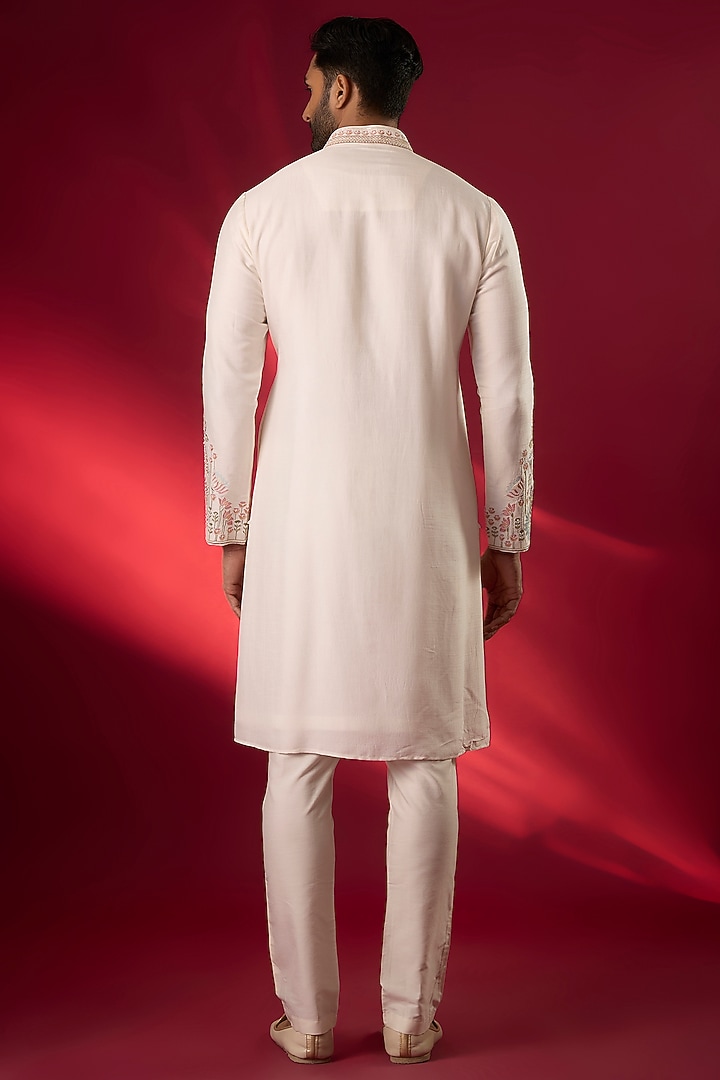 Off-White Tussar Hand & Machine Embroidered Kurta Set by SAMMOHAN at Pernia's Pop Up Shop