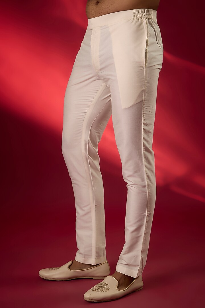 Off-White Tussar Hand & Machine Embroidered Kurta Set by SAMMOHAN at Pernia's Pop Up Shop