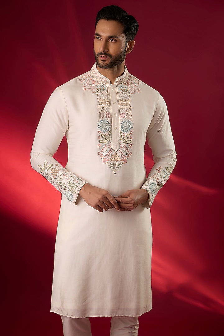 Off-White Tussar Hand & Machine Embroidered Kurta Set by SAMMOHAN at Pernia's Pop Up Shop