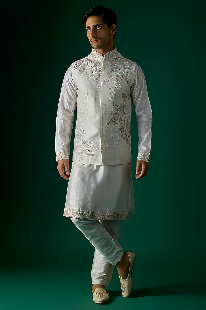 Off-White Silk Bundi Jacket Set by SAMMOHAN at Pernia's Pop Up Shop