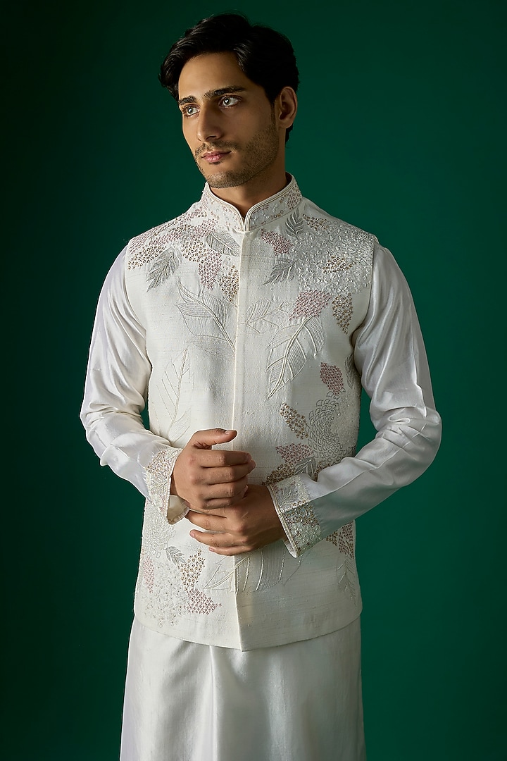 Off-White Silk Bundi Jacket Set by SAMMOHAN at Pernia's Pop Up Shop