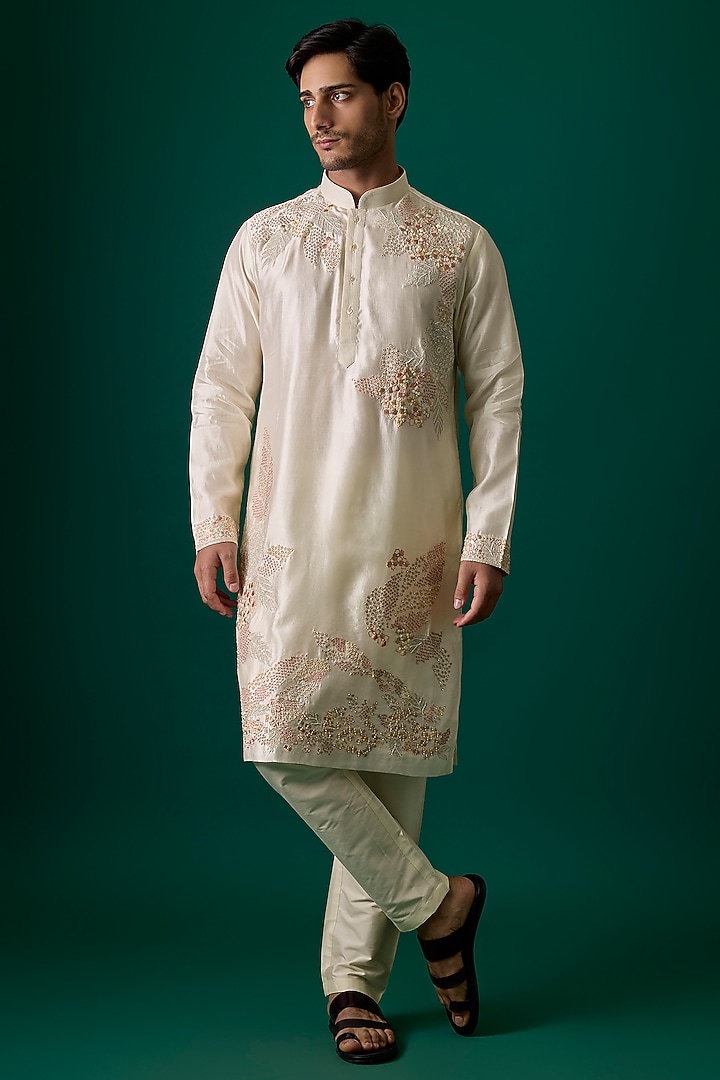 Off-White Silk Kurta Set by SAMMOHAN at Pernia's Pop Up Shop