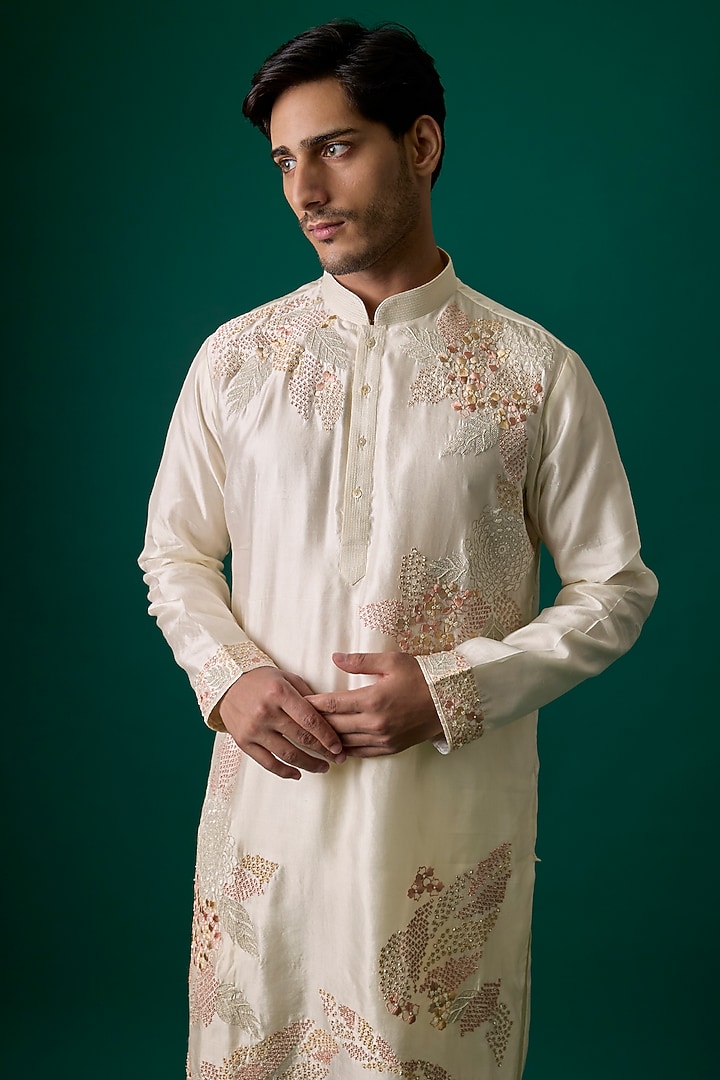 Off-White Silk Kurta Set by SAMMOHAN at Pernia's Pop Up Shop