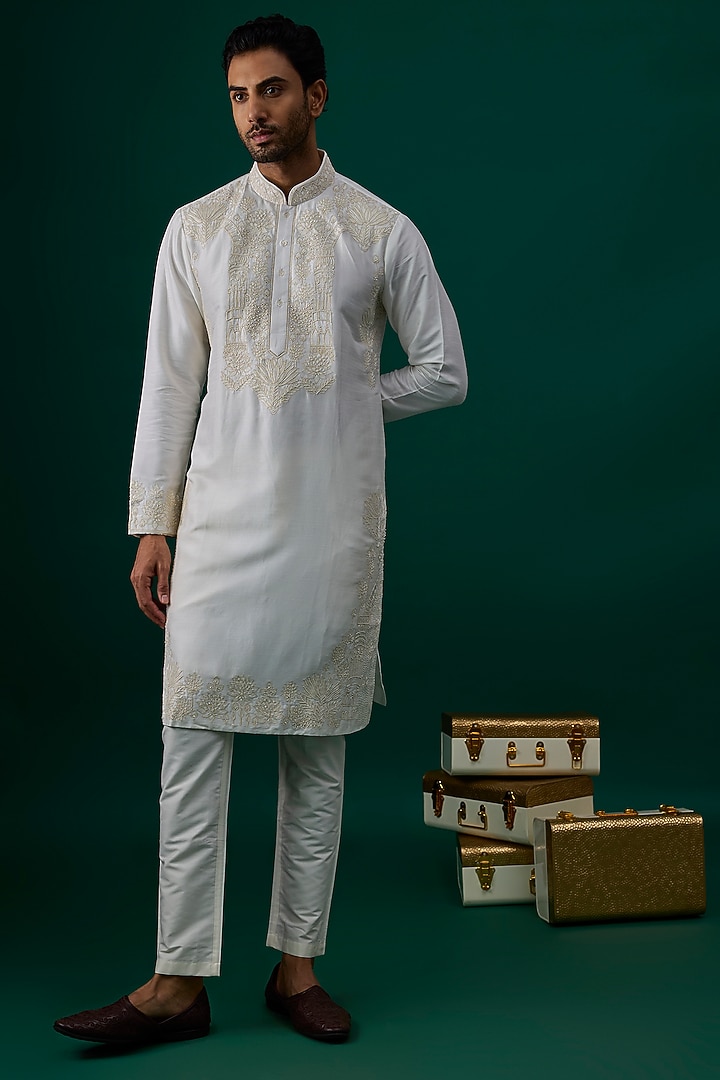 Off-White Silk Kurta Set by SAMMOHAN at Pernia's Pop Up Shop