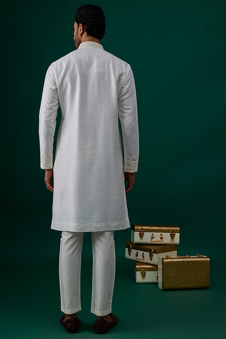 Off-White Silk Kurta Set by SAMMOHAN at Pernia's Pop Up Shop