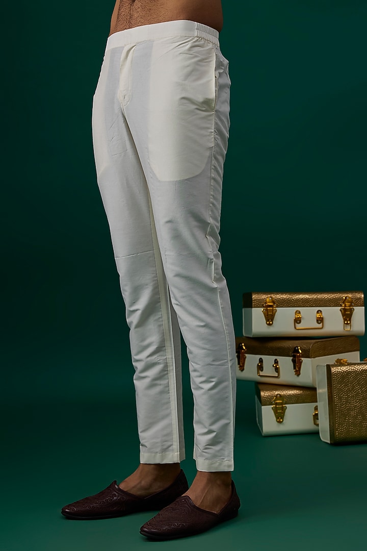 Off-White Silk Kurta Set by SAMMOHAN at Pernia's Pop Up Shop