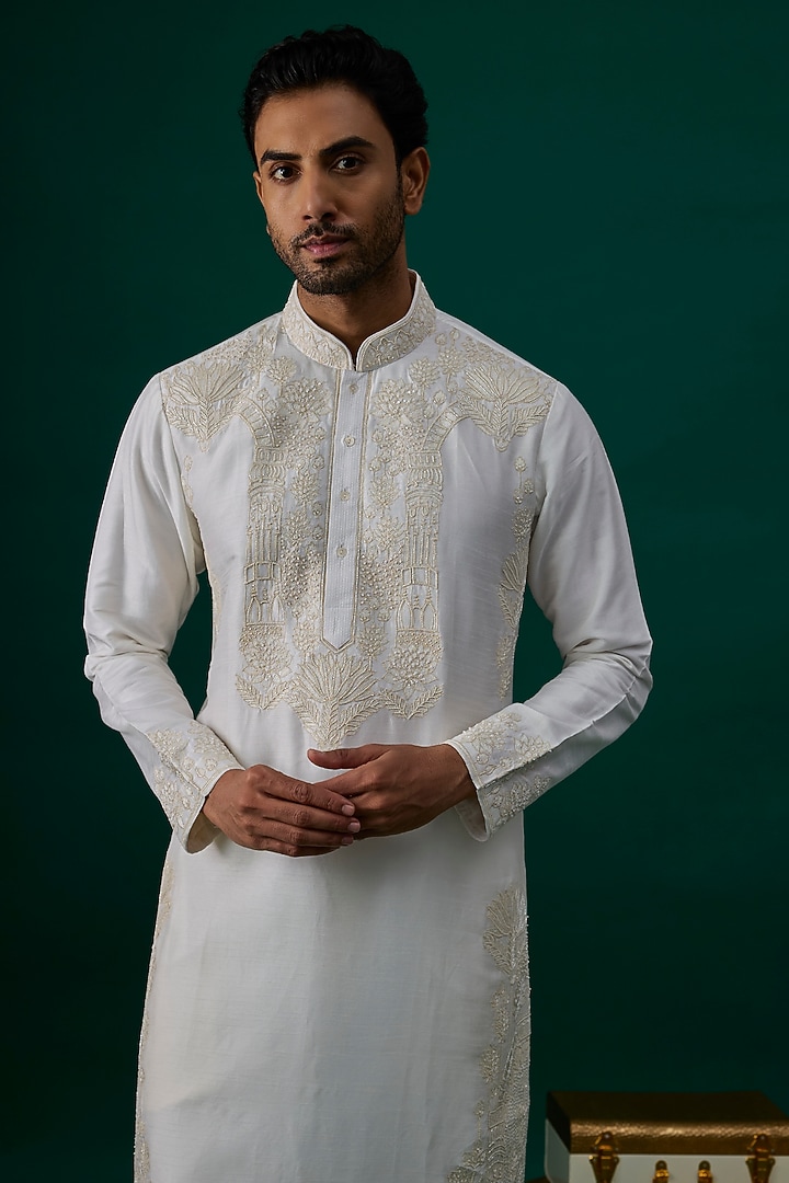 Off-White Silk Kurta Set by SAMMOHAN at Pernia's Pop Up Shop