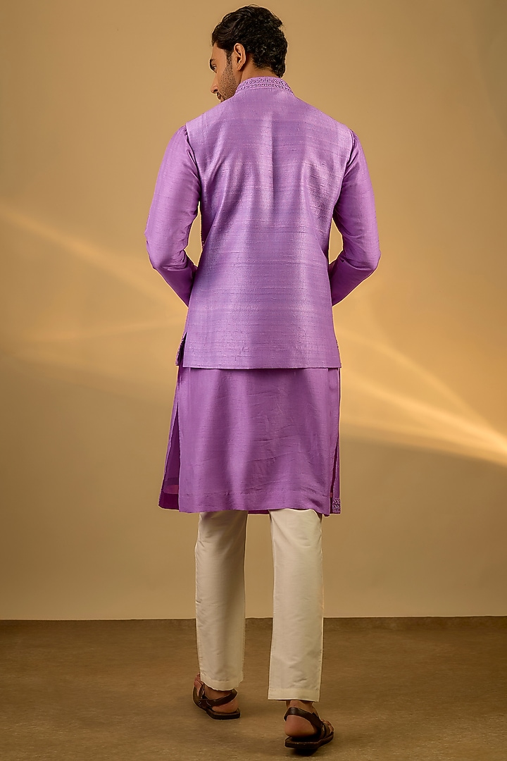 Lilac Raw Silk Mirror Embroidered Bundi Jacket Set by SAMMOHAN at Pernia's Pop Up Shop