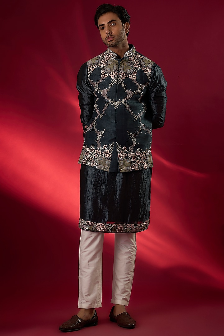 Grey Raw Silk Hand & Machine Embroidered Bundi Jacket Set by SAMMOHAN at Pernia's Pop Up Shop