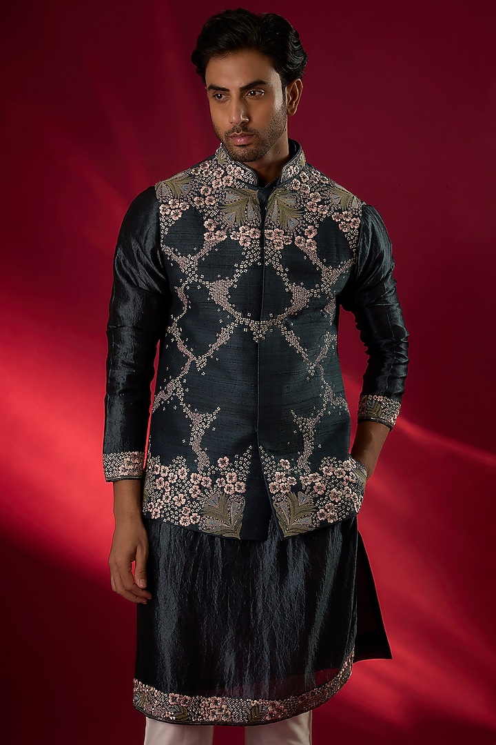 Grey Raw Silk Hand & Machine Embroidered Bundi Jacket Set by SAMMOHAN at Pernia's Pop Up Shop