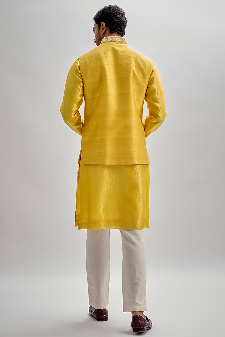 Yellow Raw Silk Hand & Machine Embroidered Bundi Jacket Set by SAMMOHAN at Pernia's Pop Up Shop