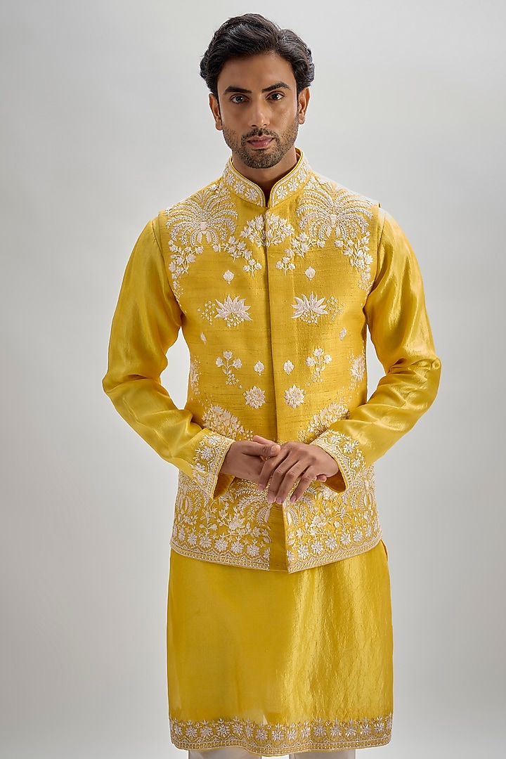 Yellow Raw Silk Hand & Machine Embroidered Bundi Jacket Set by SAMMOHAN at Pernia's Pop Up Shop