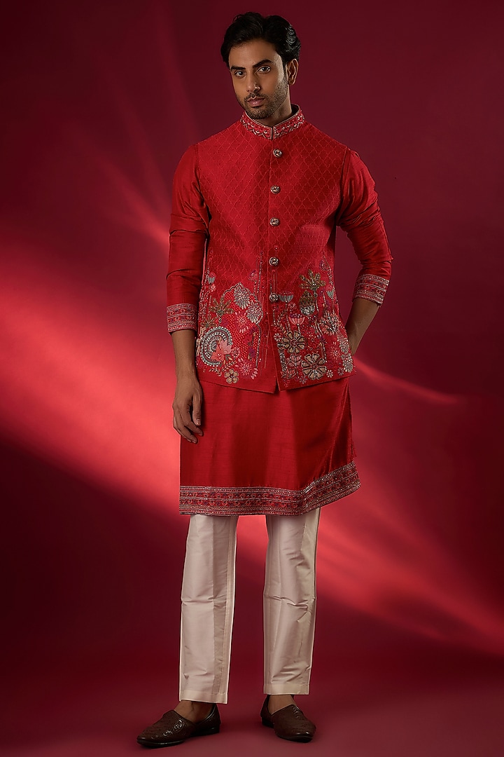 Red Raw Silk Hand & Machine Embroidered Bundi Jacket Set by SAMMOHAN at Pernia's Pop Up Shop