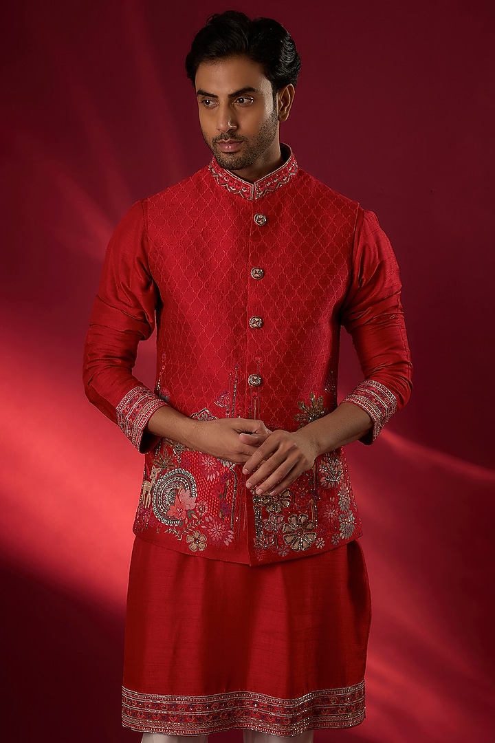 Red Raw Silk Hand & Machine Embroidered Bundi Jacket Set by SAMMOHAN at Pernia's Pop Up Shop