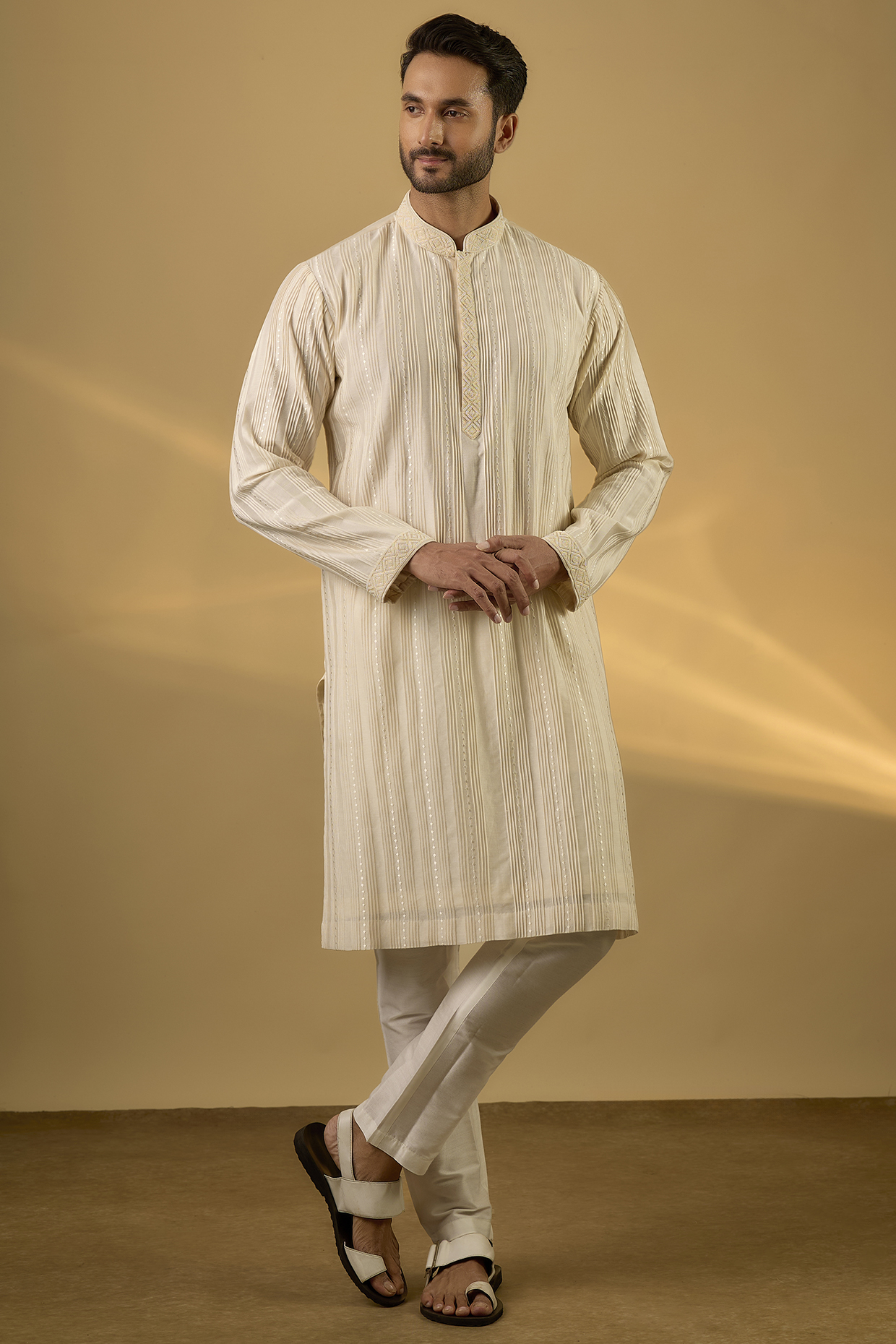 Off-White Chanderi Hand & Machine Embroidered Kurta Set by SAMMOHAN