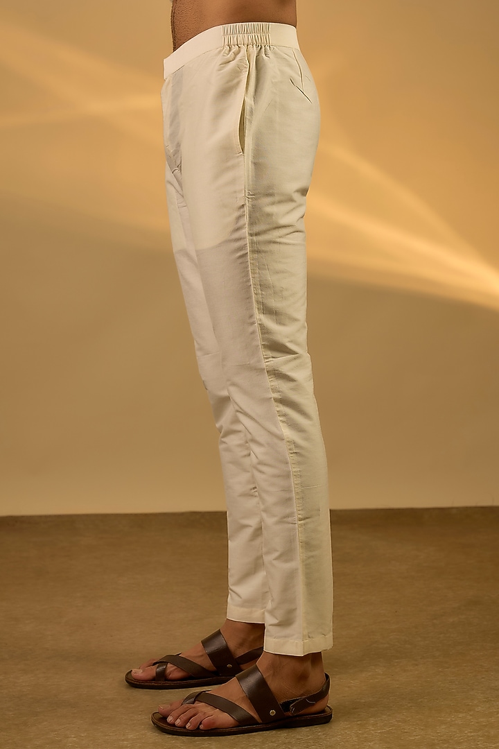 Off-White Chanderi Hand & Machine Embroidered Kurta Set by SAMMOHAN at Pernia's Pop Up Shop