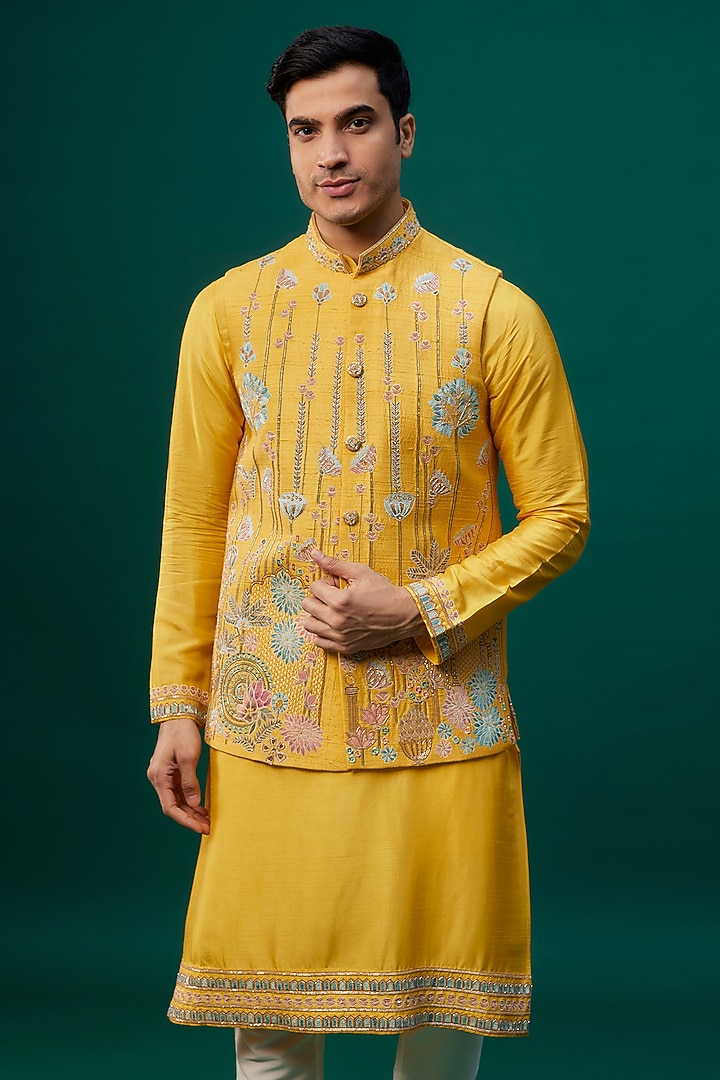 Yellow Raw Silk Resham Hand & Machine Embroidered Bundi Jacket Set by SAMMOHAN at Pernia's Pop Up Shop