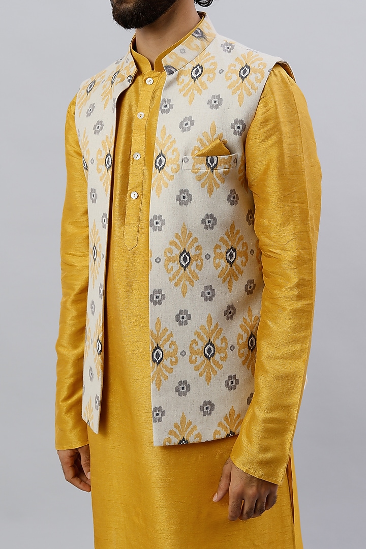 Off-White Printed Indowestern Set by ALOUKIK at Pernia's Pop Up Shop