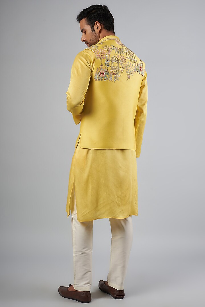 Yellow Tussar Thread Embroidered Bundi Jacket Set by SAMMOHAN at Pernia's Pop Up Shop