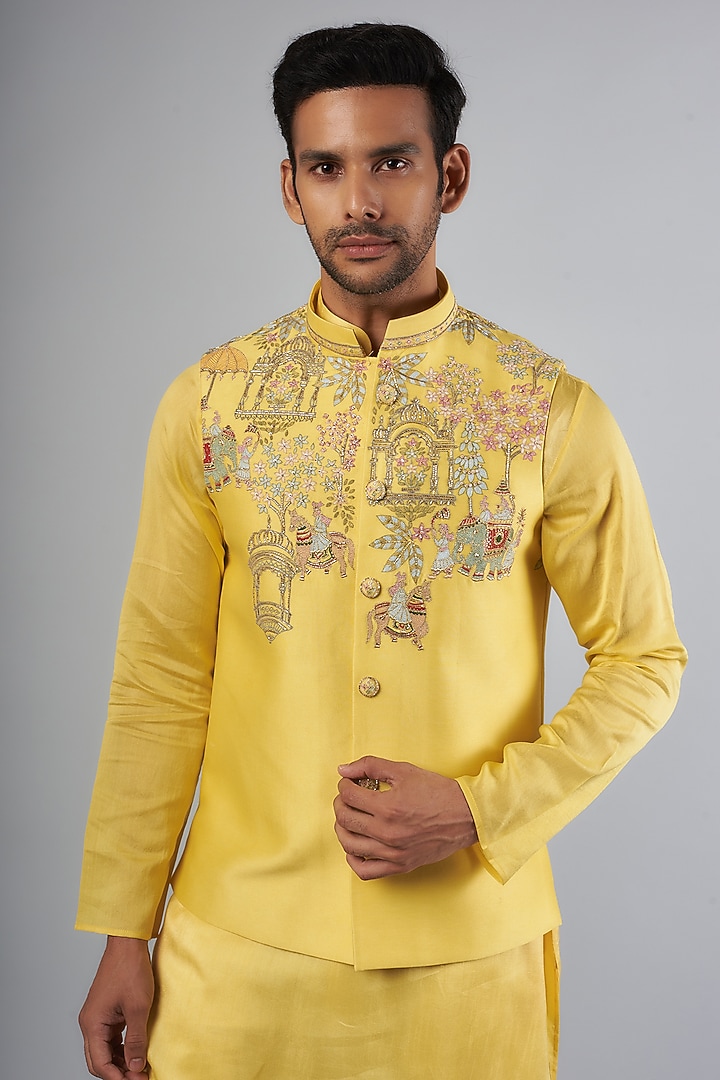 Yellow Tussar Thread Embroidered Bundi Jacket Set by SAMMOHAN at Pernia's Pop Up Shop