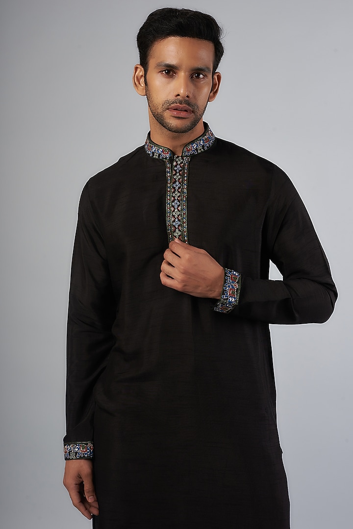 Black Tussar Thread Embroidered Kurta Set by SAMMOHAN at Pernia's Pop Up Shop