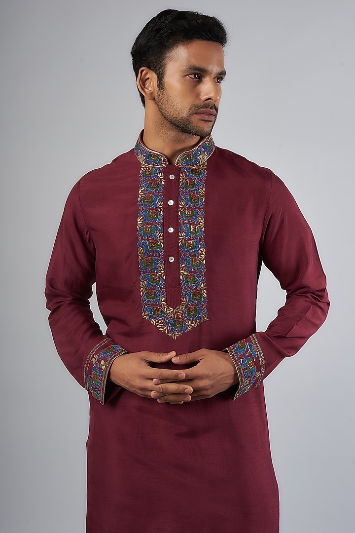 Maroon Tussar Thread Embroidered Kurta Set by SAMMOHAN at Pernia's Pop Up Shop