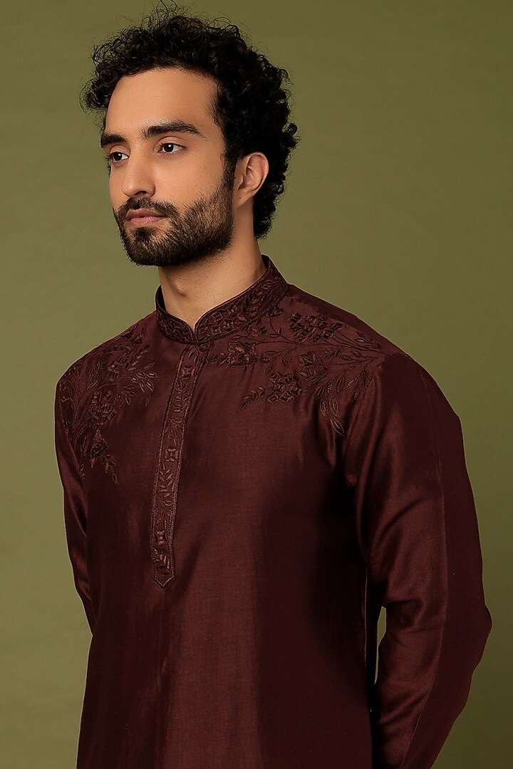 Maroon Embroidered Kurta Set by ALOUKIK at Pernia's Pop Up Shop