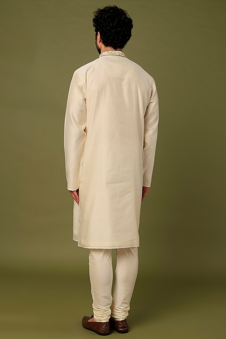 Off-White Pure Chanderi Machine Thread Embroidered Kurta Set by ALOUKIK at Pernia's Pop Up Shop