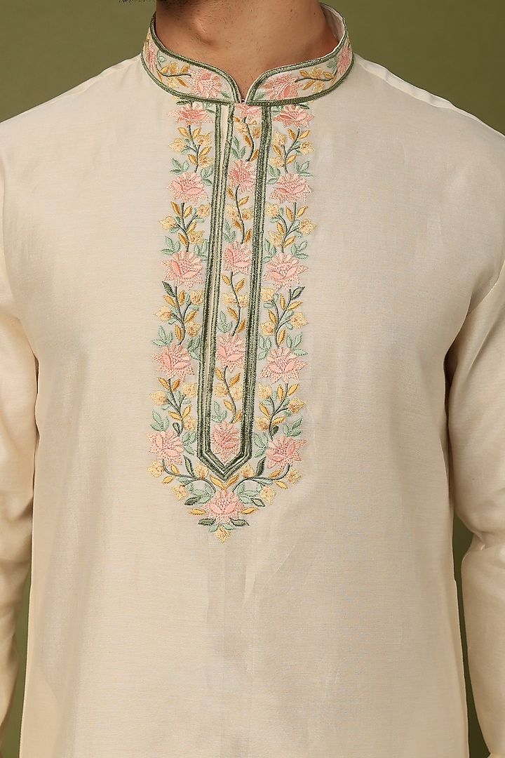 Off-White Pure Chanderi Machine Thread Embroidered Kurta Set by ALOUKIK at Pernia's Pop Up Shop