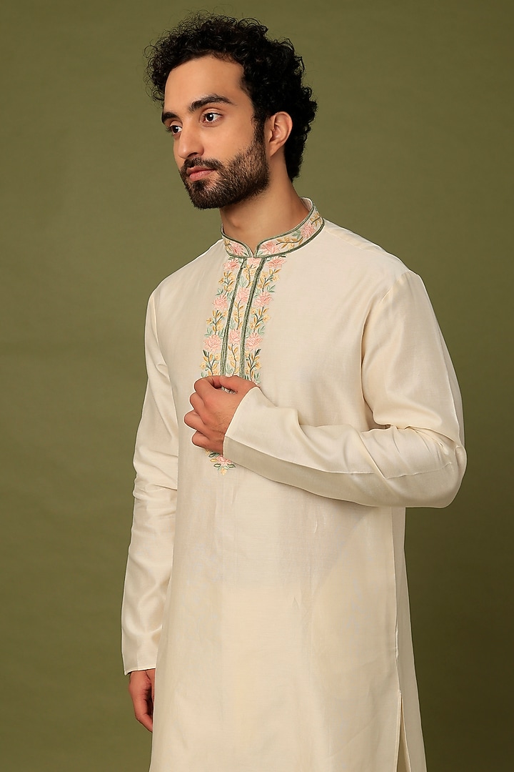 Off-White Pure Chanderi Machine Thread Embroidered Kurta Set by ALOUKIK at Pernia's Pop Up Shop
