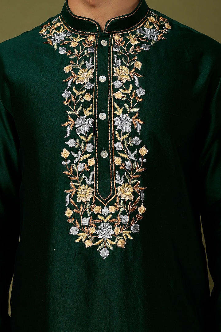 Green Pure Chanderi Applique Thread Embroidered Kurta Set by ALOUKIK at Pernia's Pop Up Shop